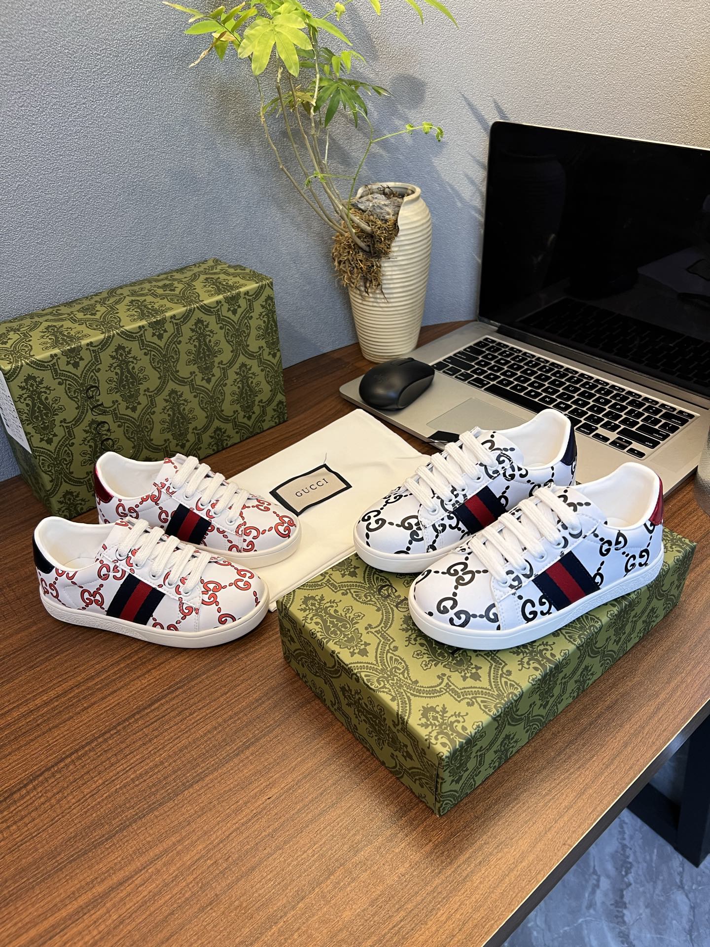 Children's shoes child